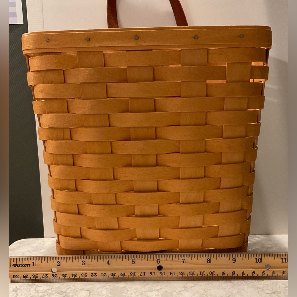 Vintage Longaberger Large Key Basket - Signed and Dated 1999 - Picture 9 of 16